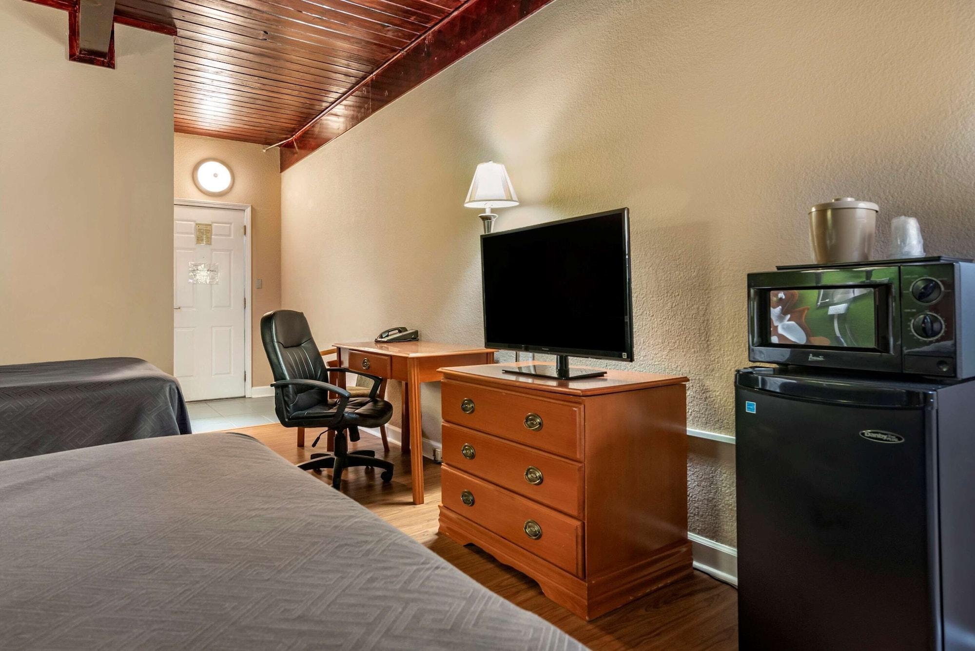 Econo Lodge Tallahassee Near Capital -University מראה חיצוני תמונה