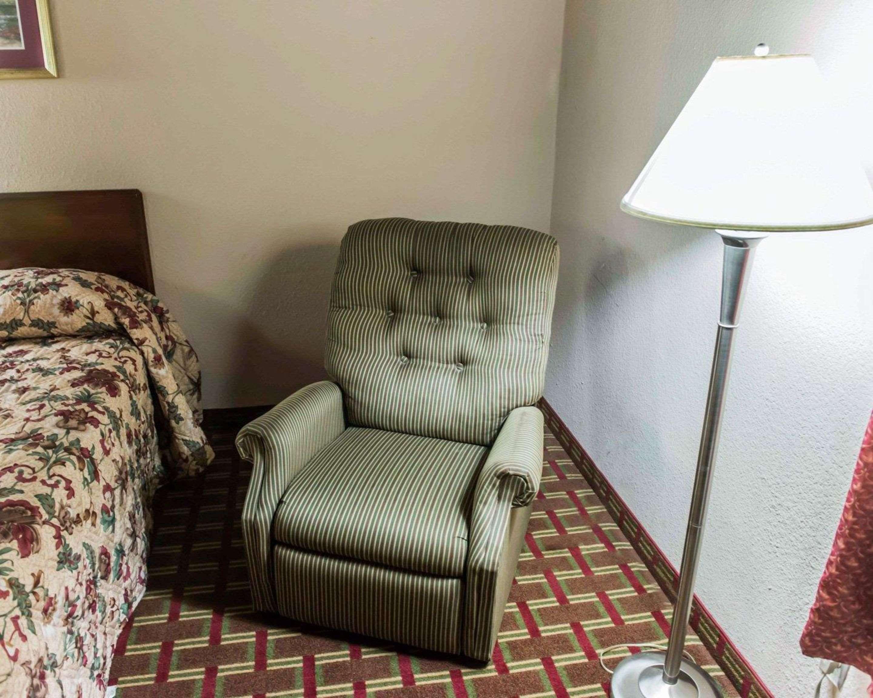 Econo Lodge Tallahassee Near Capital -University מראה חיצוני תמונה