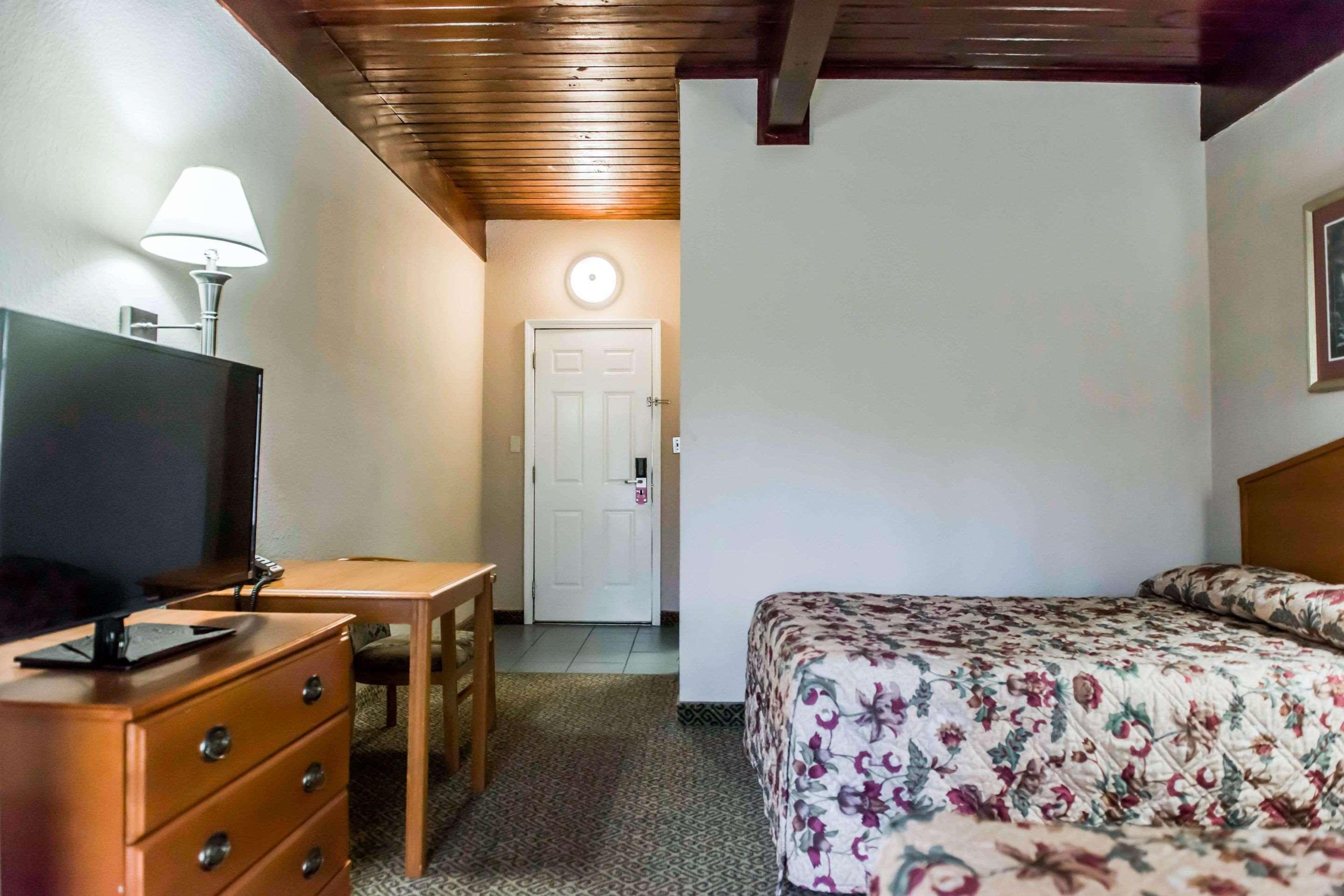 Econo Lodge Tallahassee Near Capital -University מראה חיצוני תמונה