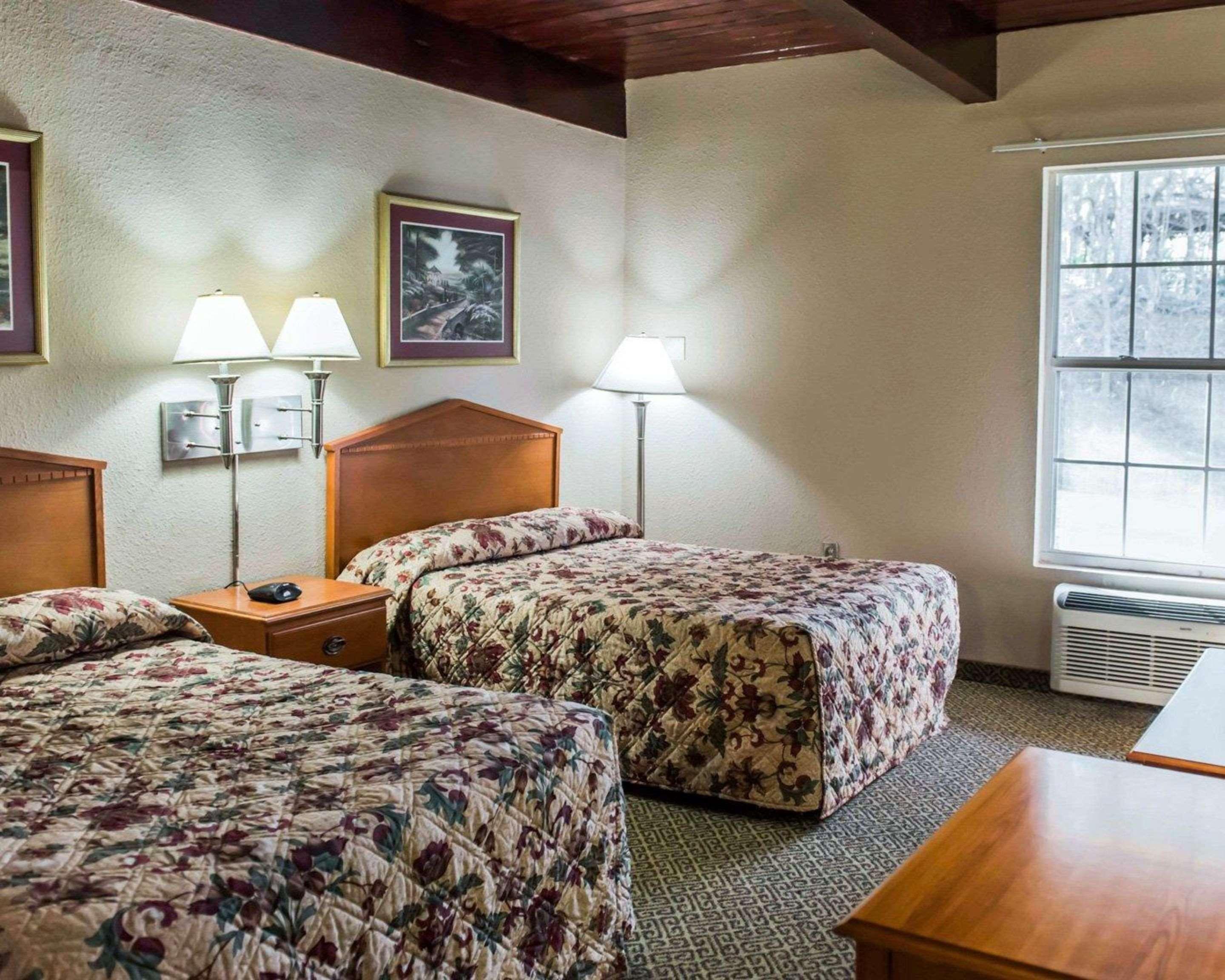 Econo Lodge Tallahassee Near Capital -University מראה חיצוני תמונה