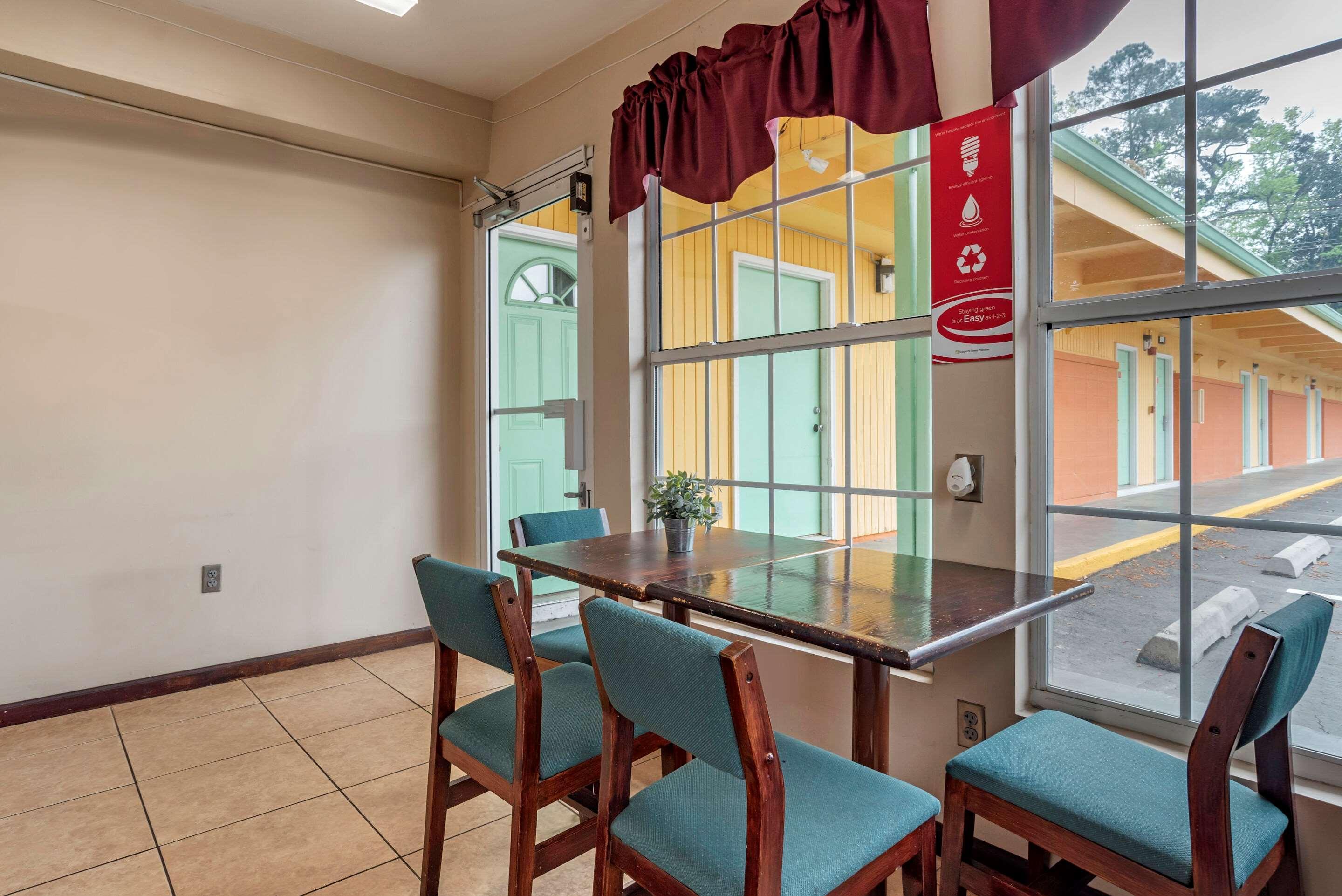 Econo Lodge Tallahassee Near Capital -University מראה חיצוני תמונה