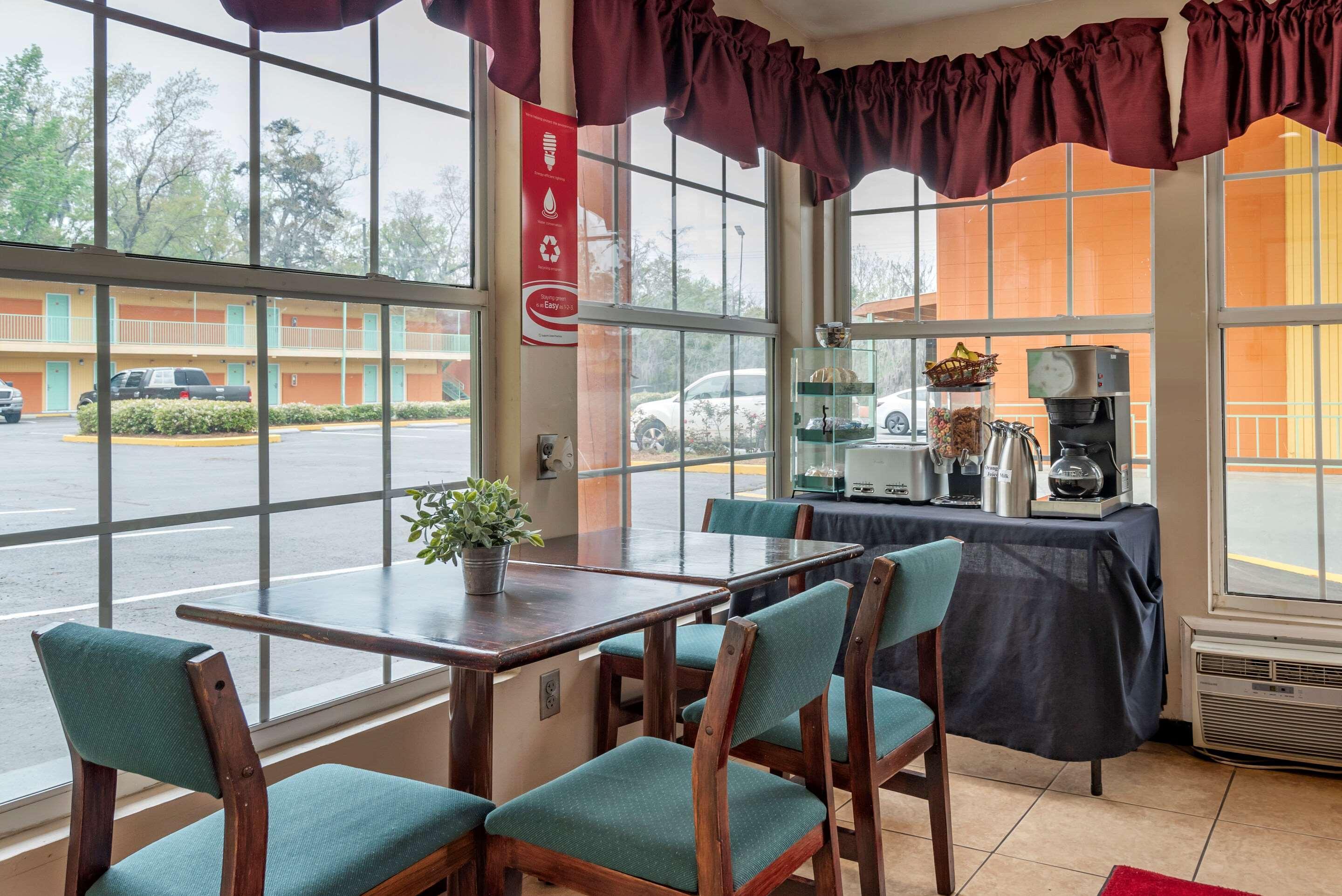 Econo Lodge Tallahassee Near Capital -University מראה חיצוני תמונה