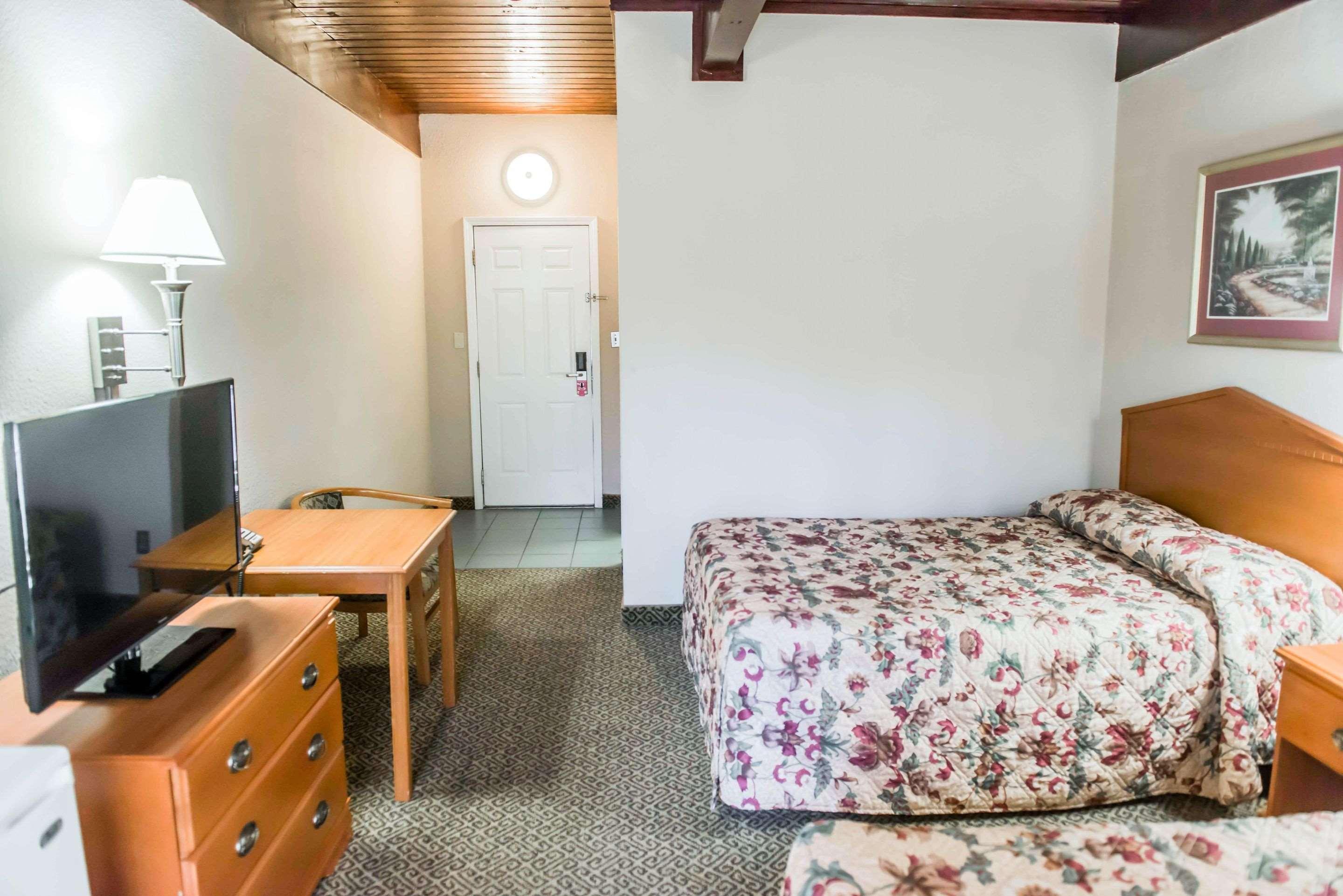 Econo Lodge Tallahassee Near Capital -University מראה חיצוני תמונה