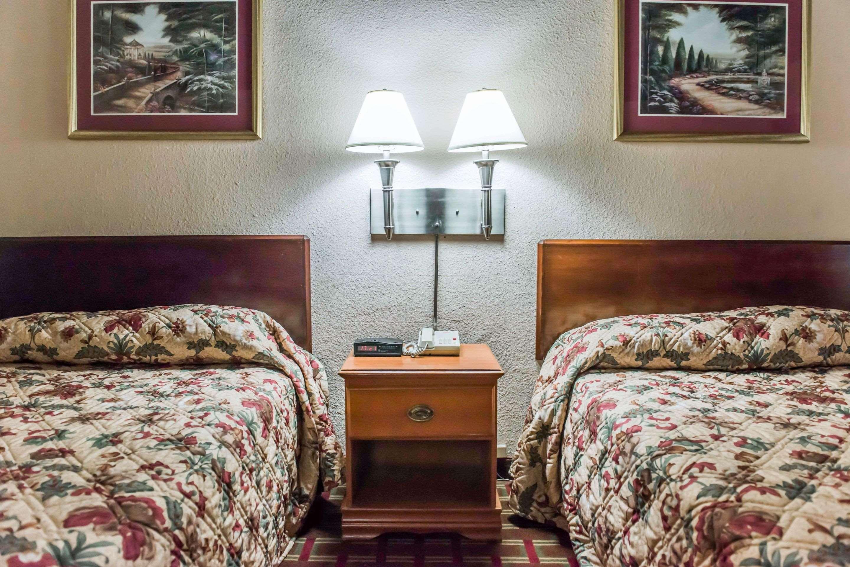 Econo Lodge Tallahassee Near Capital -University מראה חיצוני תמונה