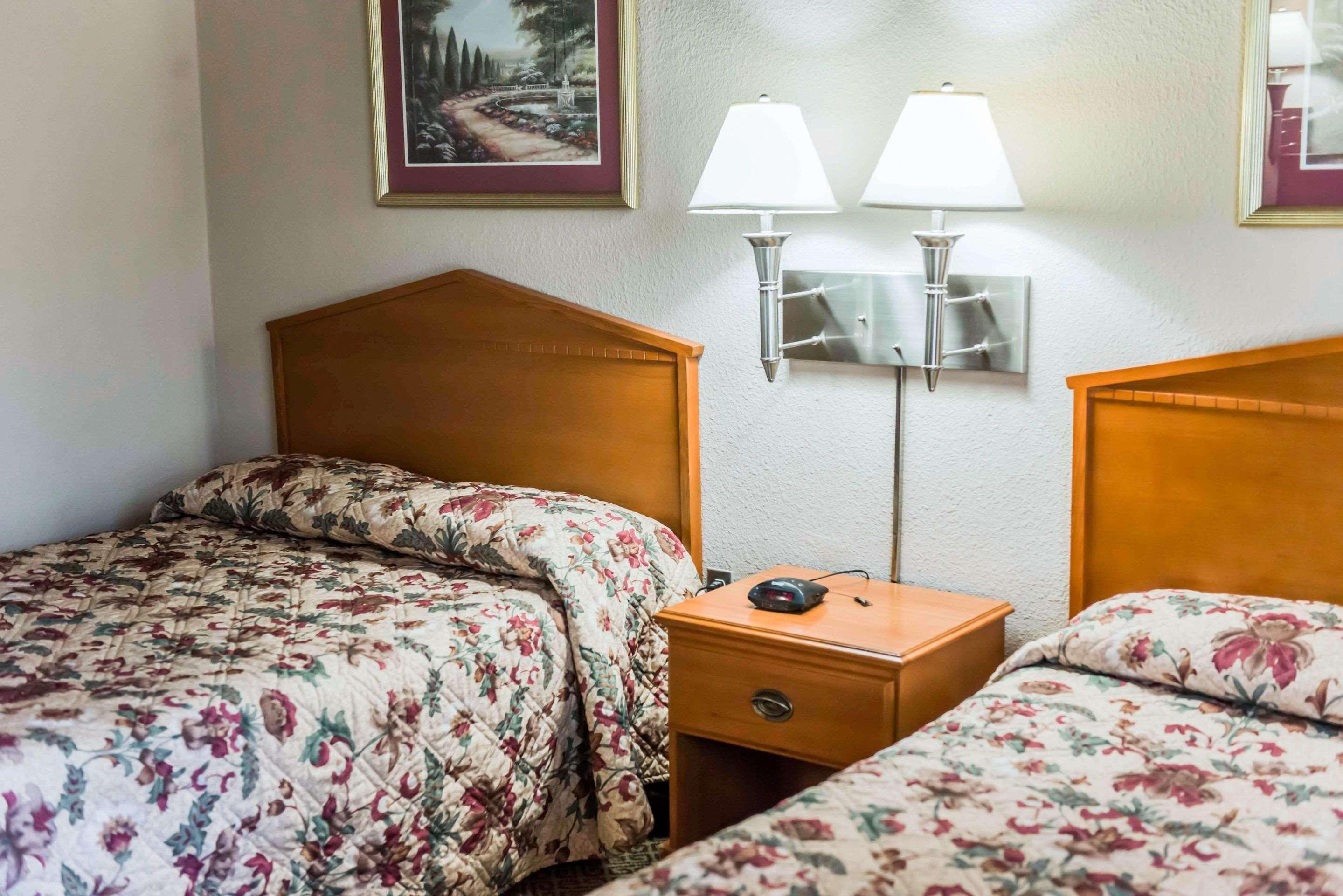 Econo Lodge Tallahassee Near Capital -University מראה חיצוני תמונה