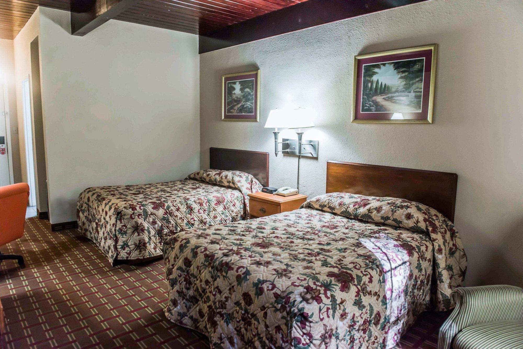 Econo Lodge Tallahassee Near Capital -University מראה חיצוני תמונה